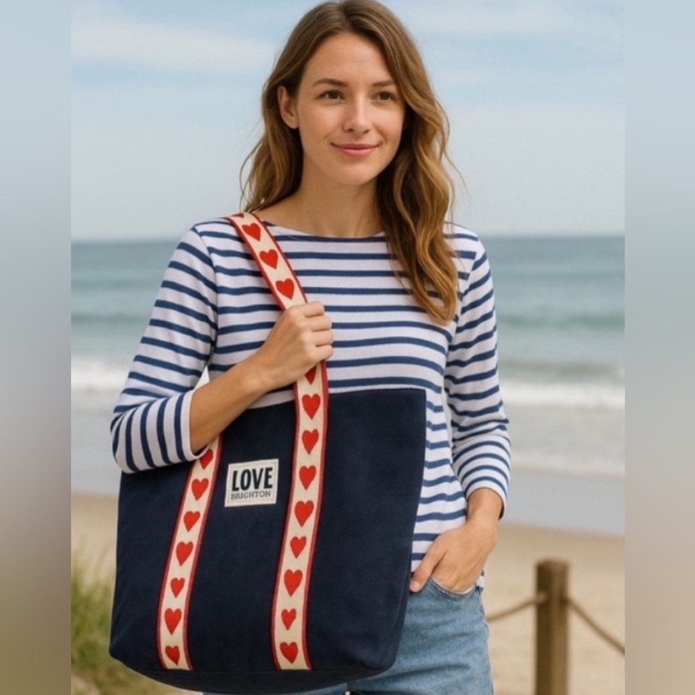 💙❤️ BRIGHTON Retired Velveteen Love Tote Blue and Red Heart Bag - Picture 2 of 9